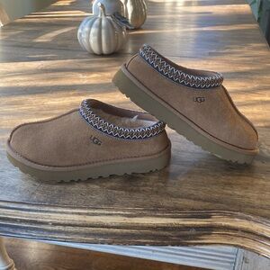 UGG Tasman Women’s size 6 Chestnut